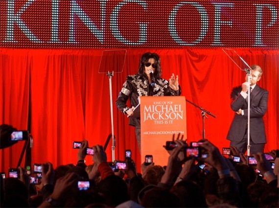 Michael Jackson vuelve con 50 presentaciones en vivo Michael Jackson vuelve con 50 presentaciones en vivo