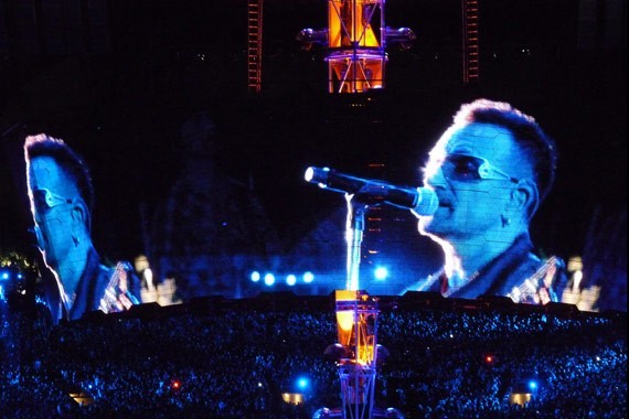 U2 n' vivo desde el Rose Bowl
