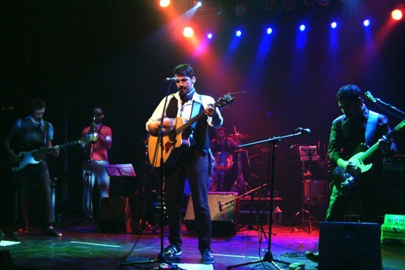 Silvestre presentó su 'n vivo su tercer álbum Silvestre presentó su 'n vivo su tercer álbum