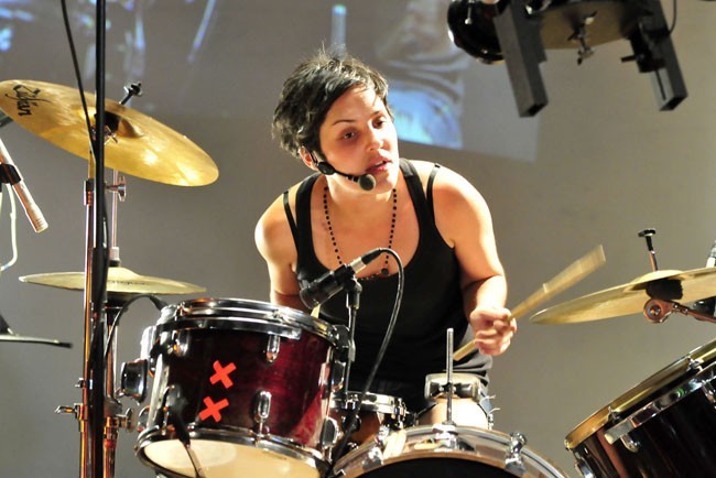 Miss Garrison en CajaNegra TV