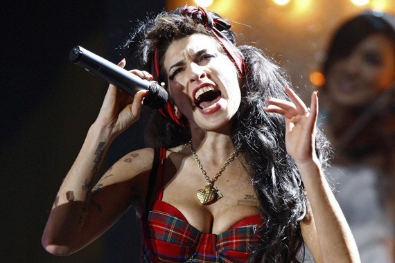 Muere Amy Winehouse a los 27 años de edad